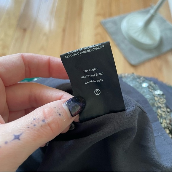 Velvet by Graham & Spencer Leyla Sequined Sleeveless Raw Edge Trim Top NWT Sz L - Picture 9 of 10